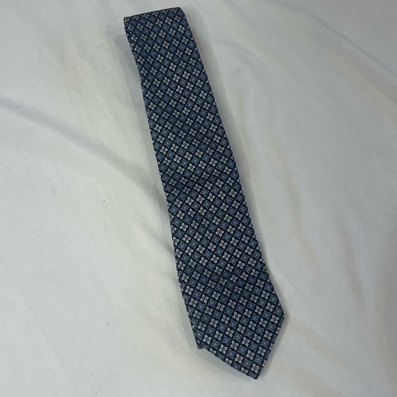 Hugo Boss Neck Tie 100% Silk Italy Navy Blue  White Floral Print - Picture 3 of 6